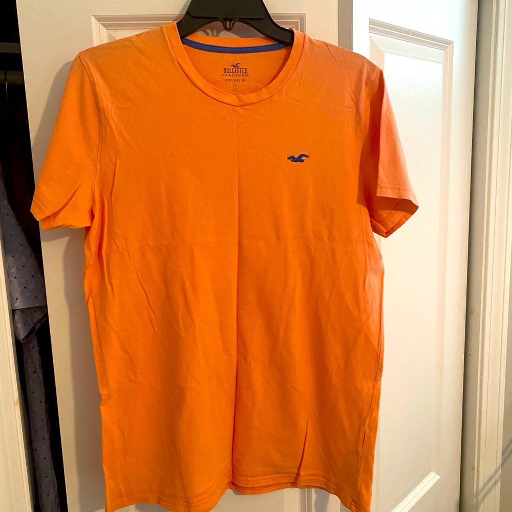 Holister orange men’s small tee.